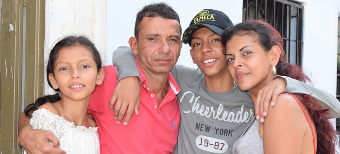 Exhabitante de la calle se reencuentra con su familia