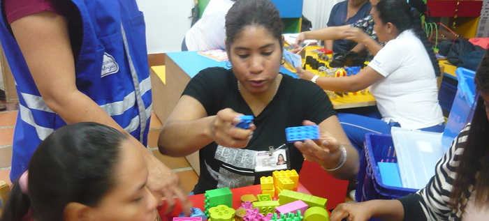 Maestras de los centros de desarrollo infantil reciben capacitacion de Lego Education