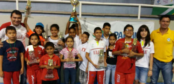 Chicos de Selección Cali arrasan con trofeos en nacional de ajedrez