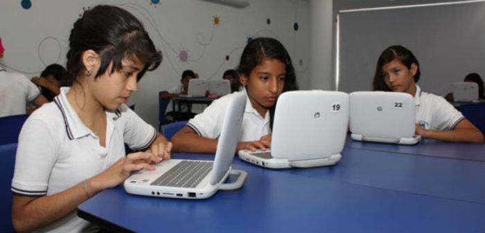 Alcaldía consolida la educación digital en Cali; entrega 48 aulas tecnológicas
