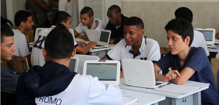 Alcaldía transforma sistema de educación; entrega primeras 48 aulas tecnológicas