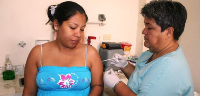 Cali vacuna contra la Tosferina a las Mujeres embarazadas