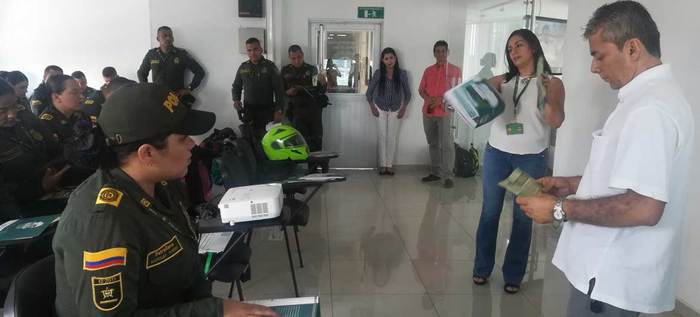 Dagma capacita en temas ambientales a 150 agentes de la Policía que atienden la línea 123