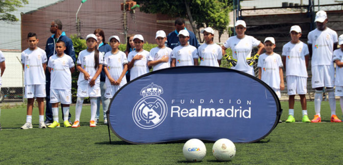 Mil niños de la Fundación Real Madrid continúan en los centros de iniciación deportiva