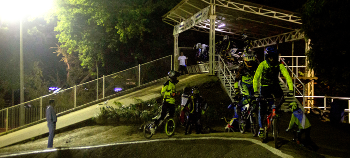 550 alumnos de BMX se benefician con iluminación de la Unidad Deportiva Alberto Galindo