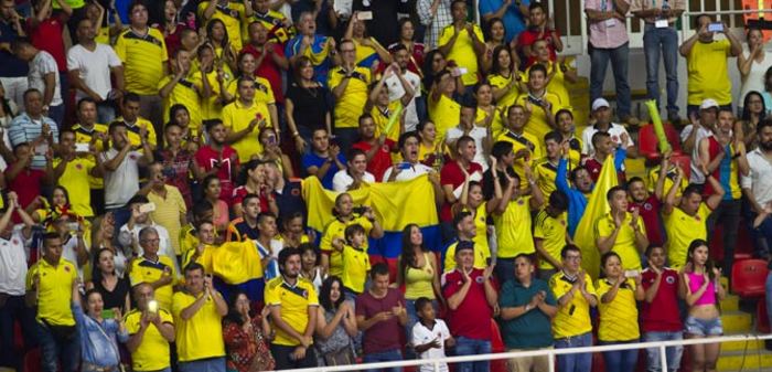 El público respondió y acompañó a la selección colombiana de fútsal
