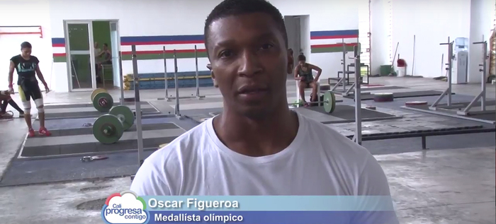 Oscar Figueroa saluda a los deportistas colombianos en la celebración del Día Olímpico