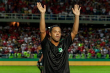 La magia de Ronaldinho y el fútbol en paz fueron protagonistas en el Pascual