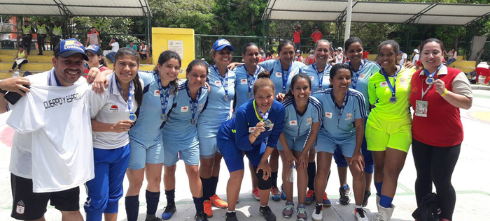 ¡Fútbol de salón femenino: debut y campeonato nacional! 