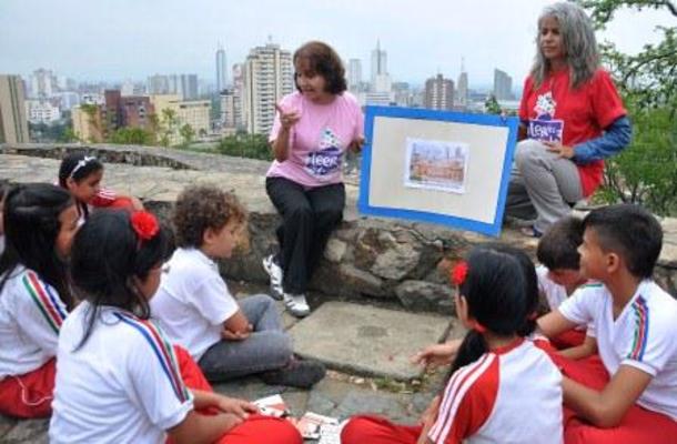 En lo alto de San Antonio, niños vivieron una ‘Fiesta de la lectura y la memoria’ sobre el Bicentenario de la Independencia