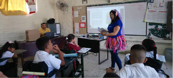 Palabrario y Numerario entregó materiales a estudiantes de instituciones educativas en Cali