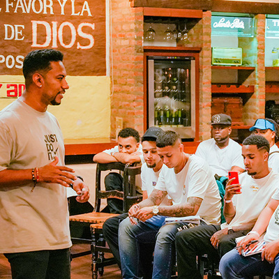 300 jóvenes barberos de zonas vulnerables de Cali son los nuevos  gestores de la reconciliación