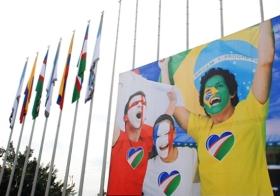 Vuelven las banderas al parque Panamericano