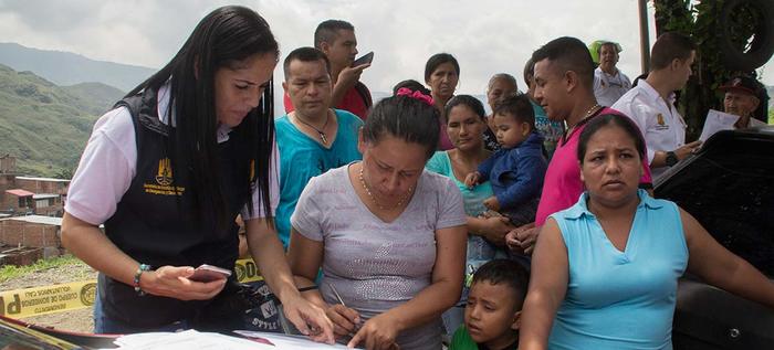 Entregan primeras ayudas humanitarias en Alto Aguacatal