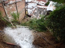 Agua saturó terreno y provocó un deslizamiento de tierra en Alto Aguacatal