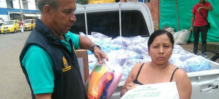 Alcaldía de Cali entregó ayudas humanitarias a afectados por lluvias