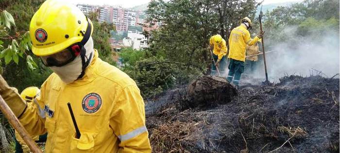 Bomberos llaman a prevenir y avisar sobre incendios forestales