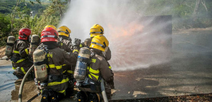 Cien jóvenes de las comunas TIOS podrán ser bomberos; inscripciones abiertas