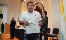 Alcalde Cali acompañó la ceremonia de grado de excombatientes de las FARC 12