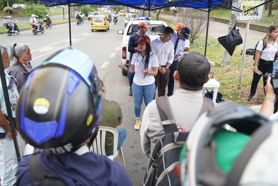 Directora la Agencia Nacional de Seguridad Vial sensibiliza a conductores de motocicletas