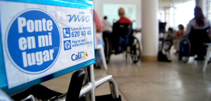 MIO, con sillas de ruedas para población con discapacidad y adulto mayor
