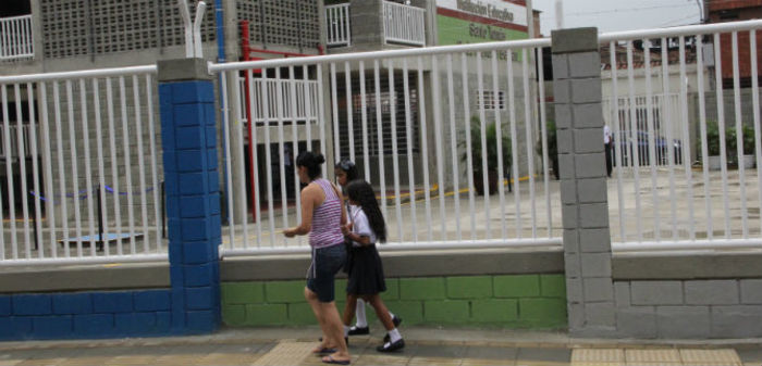 Tránsito ofrece seguridad vial para alumnos de sede educativa Manuela Beltrán