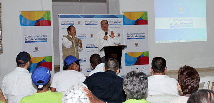 Alcalde muestra en la comuna 7 que la inversión social aumenta, con apoyo de la gente
