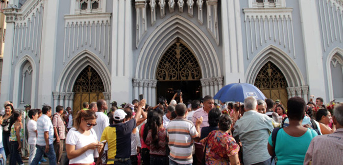 Alcaldía y comunidad del jarillón dialogan después del desalojo de la Iglesia La Ermita
