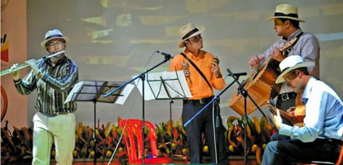Participantes al 42 festival de música andina Mono Núñez