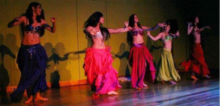 Aprenda danza árabe en la biblioteca de la comuna 18