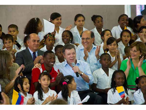 El Presidente presentó panorama de la educación y felicitó a ‘El Momo’ Romero