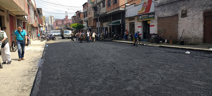 Administración Municipal interviene vías en el barrio Sucre