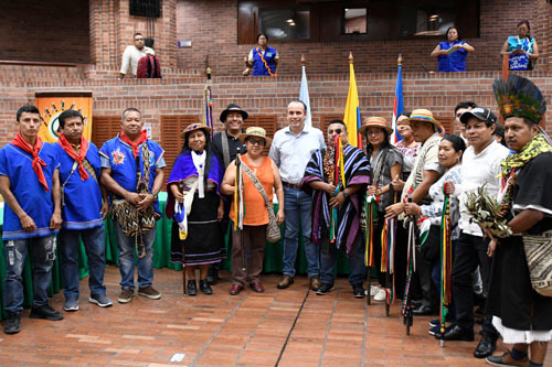 Alcalde Eder participa de la Mesa de Concertación Indígena junto a los gobernadores de los 9 cabildos presentes en Cali.