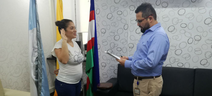 Ante Jurídica de la Alcaldía, ciudadana venezolana adquiere nacionalidad colombiana