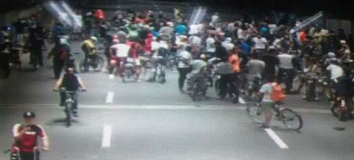 Ciclistas que obstaculizaron el túnel mundialista fueron detenidos y sancionados