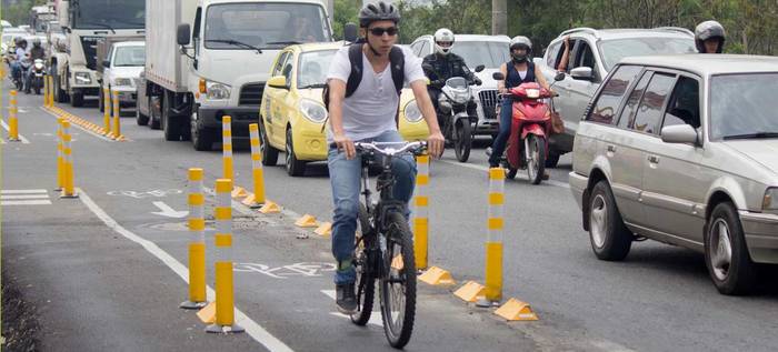 Estudiantes universitarios que se transportan en bici ahora tienen su espacio en las vías