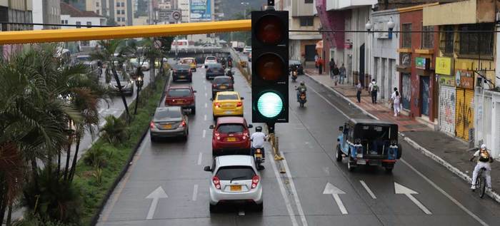 Los últimos tres segundos de la luz verde en los semáforos será intermitente