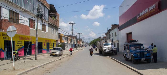 Pavimentación de vía le cambió la vida a los comerciantes de la Comuna 7 