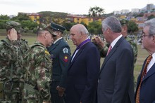 Ejército Nacional destaca a alcalde de Cali con la medalla Fe en la Causa