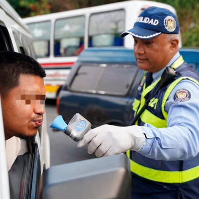 Se fortalece el cuerpo de agentes de tránsito de Cali en pruebas de  alcoholemia: una medida vital para la seguridad vial