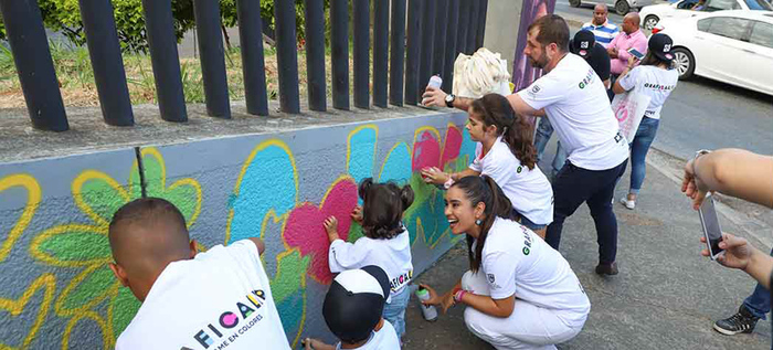 Niños y niñas de Cali sonrieron en colores con Graficalia