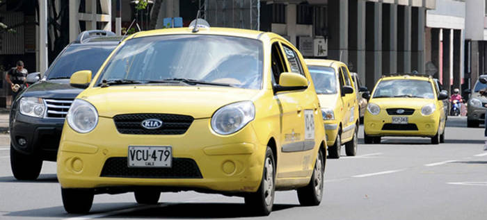 Horario de pico y placa para taxis continúa como venía rigiendo en 2015