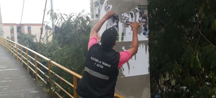 Más de 70 carteles de publicidad política irreglamentaria han sido retirados del mobiliario de la ciudad
