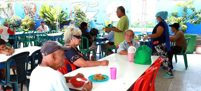 Comedor Juan Pablo II beneficia diariamente a más de 150 personas en la comuna 13