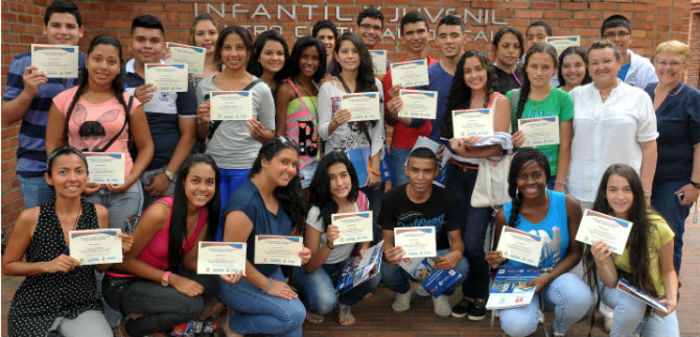 166 jóvenes terminaron su curso de bilingüismo