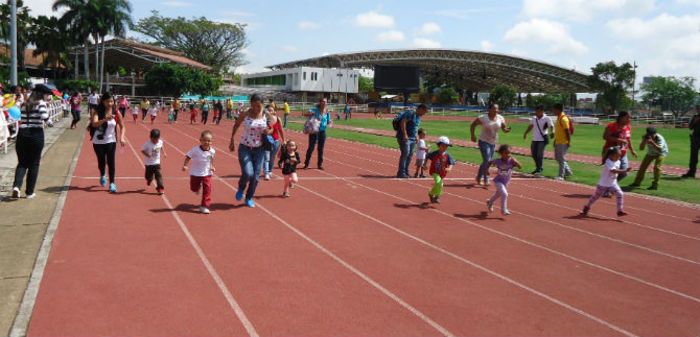 Mil doscientos niños compitieron en Minimaratón de Atletismo