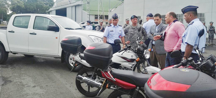 Alcaldía de Cali donó vehículos a la Fuerza Aérea para apoyar la seguridad 
