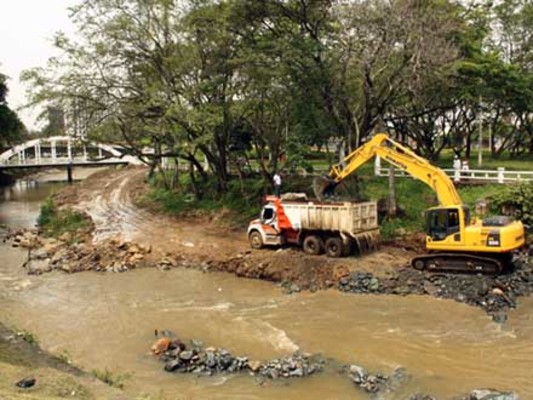 Gobierno caleño dice que dragado del río Cali fue efectivo en pasada emergencia por lluvias