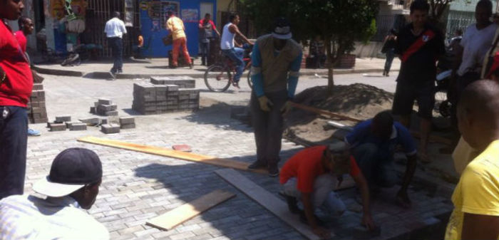 Programa de adoquinamiento que incluye a jóvenes vulnerables se consolida en Mojica