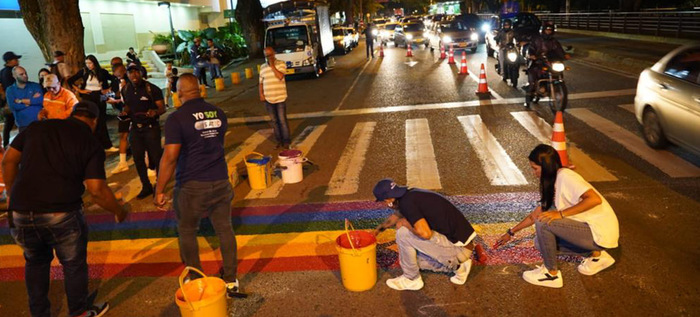 8 pasos peatonales engalanan la ciudad en el Día Internacional del Orgullo LGBTIQ+